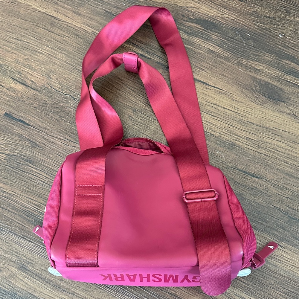Gymshark Cherry Red Shoulder Bag - Picture 4 of 4